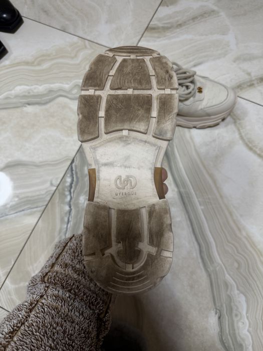 Кросівки бежеві шкіряні Üterque