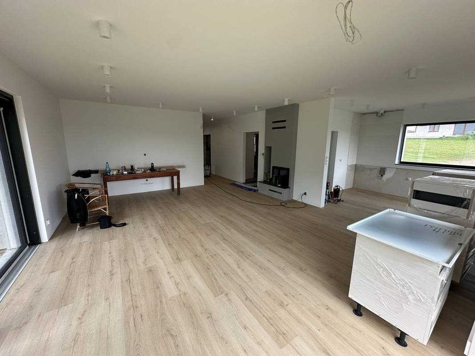 Układanie Montaż Paneli Podłogowych / Laminowanych / Winylowych