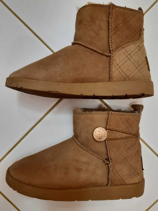 Skórzane lekkie ciepłe botki River Island w typie Emu, rozmiar 38