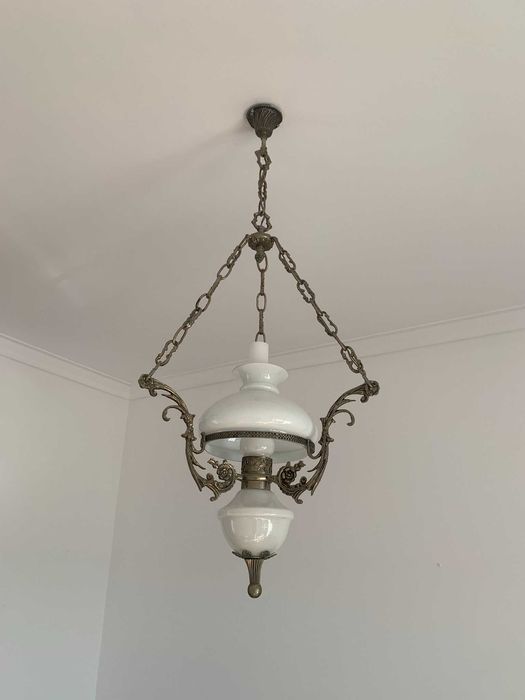 Candeeiro de Teto Suspenso Vintage em Bronze Trabalhado e Vidro Opala