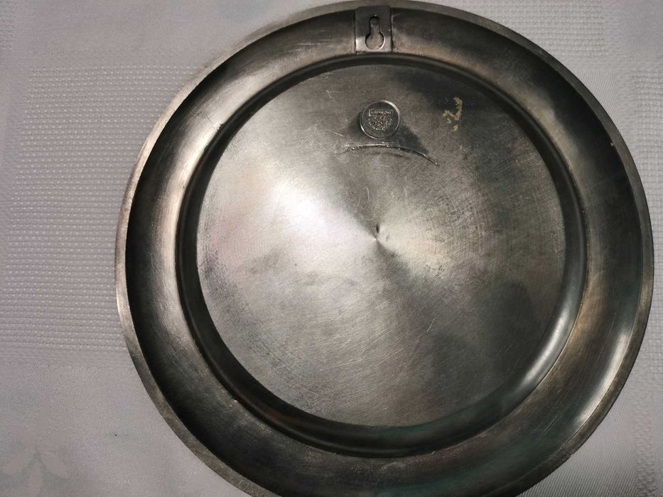 Lindíssimo prato decorativo SKS Design em Estanho- Vindima