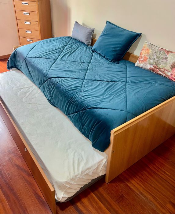 Quarto jovem - 3 camas + armário + secretária