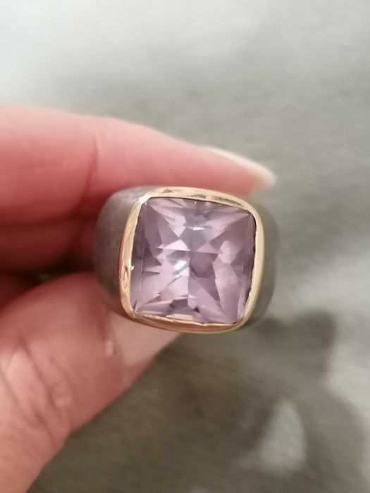 Joia em prata e ouro, com ametista perfeita