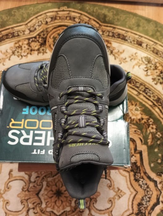 Кроссовки SKECHERS новые.43р.