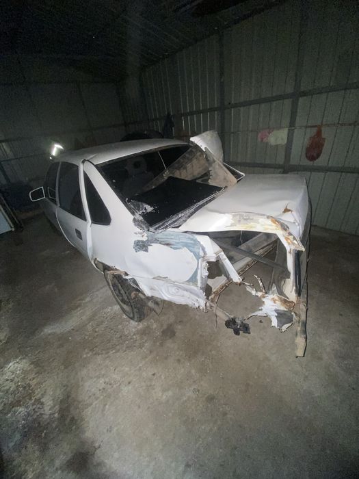 Opel Vecktra a 1992 1.8 бензин