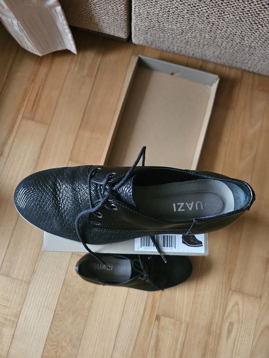 Nowe skórzane buty rozmiar 35