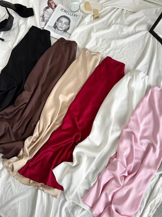 Атласна шовкова сатинова максі спідниця в стилі zara