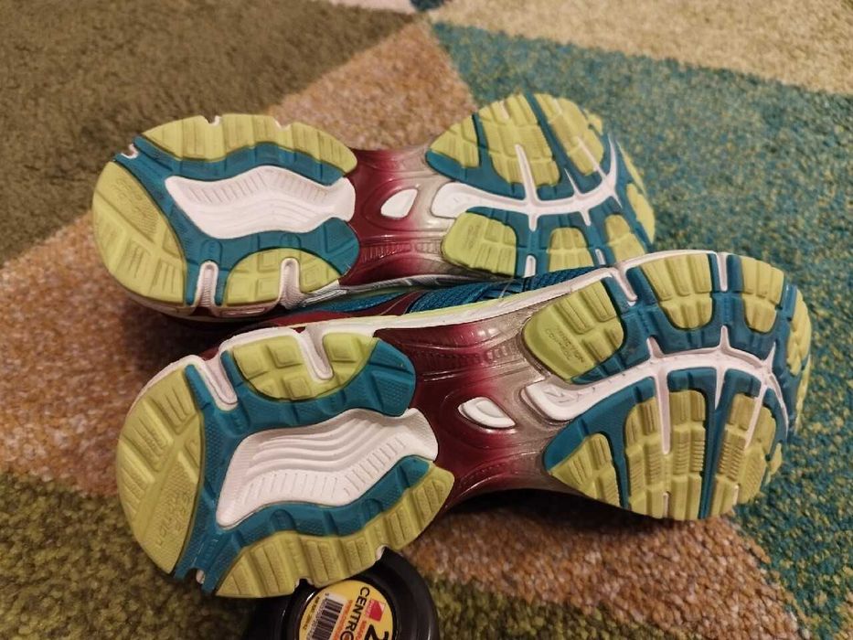 Buty sportowe damskie rozm. 39