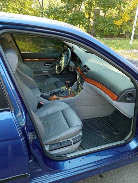 Автомобіль BMW e39