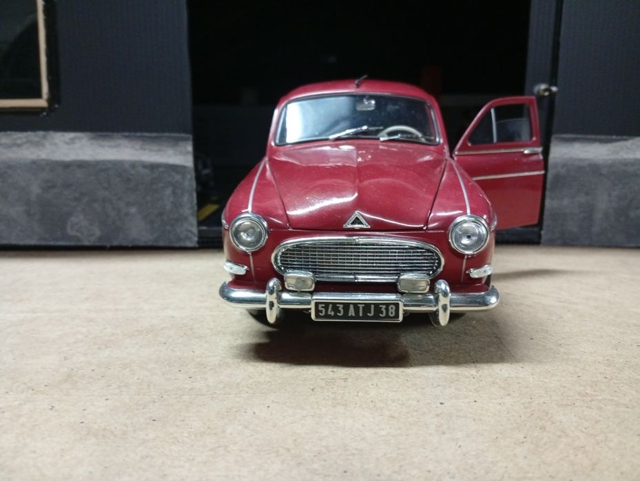 1/18 Renault Fregate