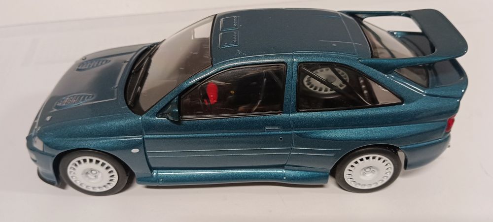 Carro Ford Escort RS Cosworth 1/24