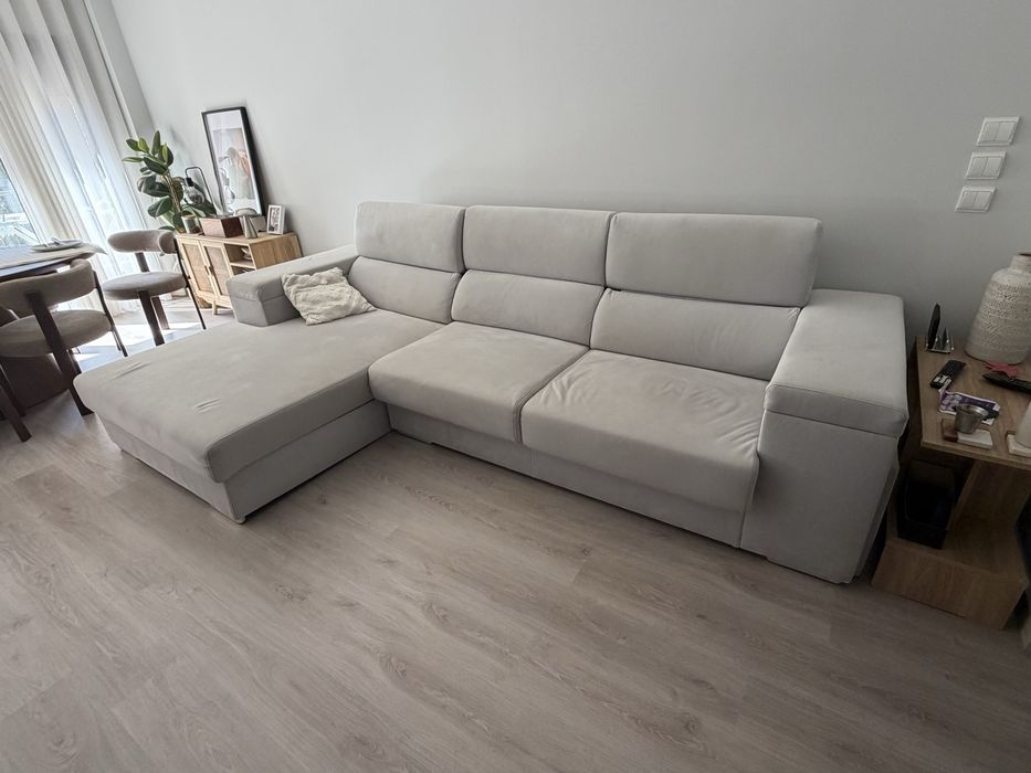 Sofá com chaise longue e dois bancos destacáveis
