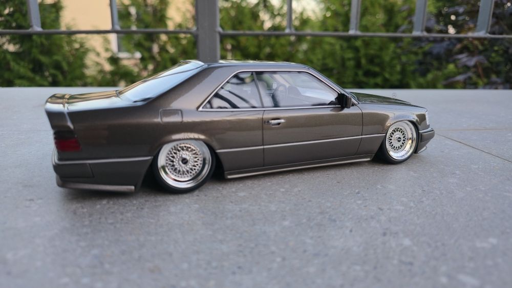 Mercedes-Benz C124 AMG  1/18 ottomobile
