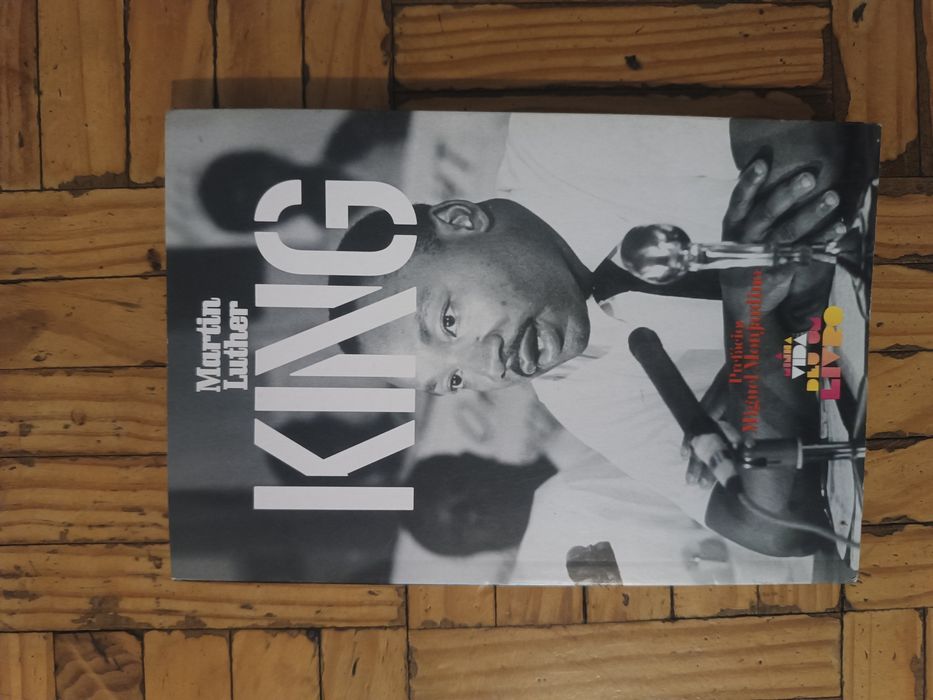 Vários livros disponíveis