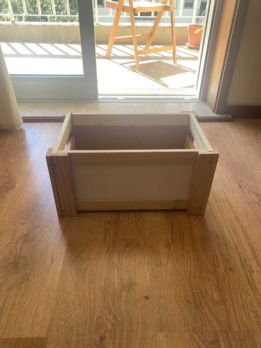 Caixa de Madeira para Arrumação com Dois Quadros