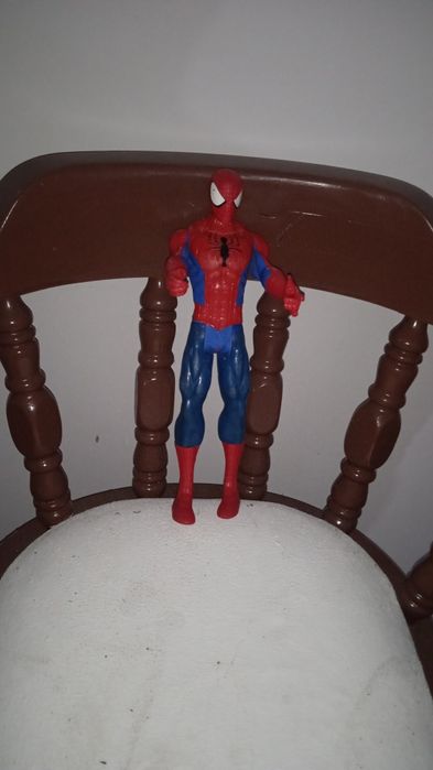 Vendo figurinhas de ação de super-heróis