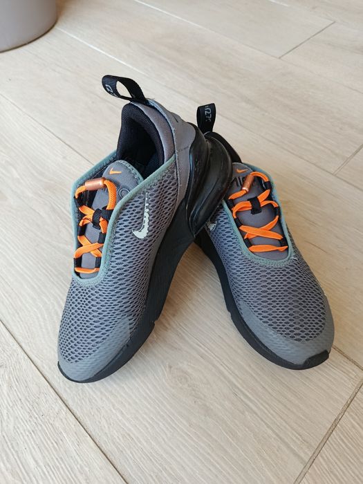 Кроссовки Nike AIR MAX 270 Eur35

Кросівки Nike Air Max 270