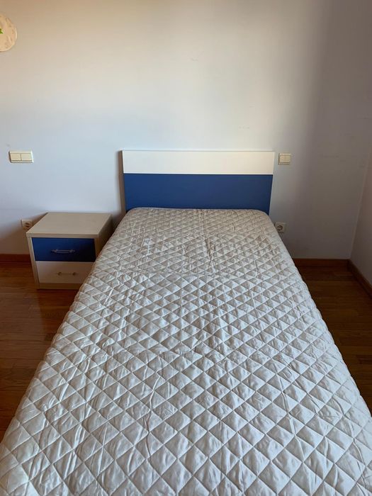 Cama de solteiro + mesinha + estrado +colchão