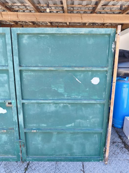 Portão de Ferro de 2 Folhas – 2.57m x 1.87m (Ideal para Garagem ou Anexo)