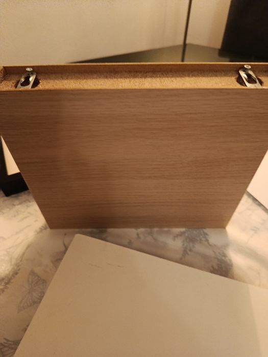 Prateleira IKEA uma branca outra cor madeira