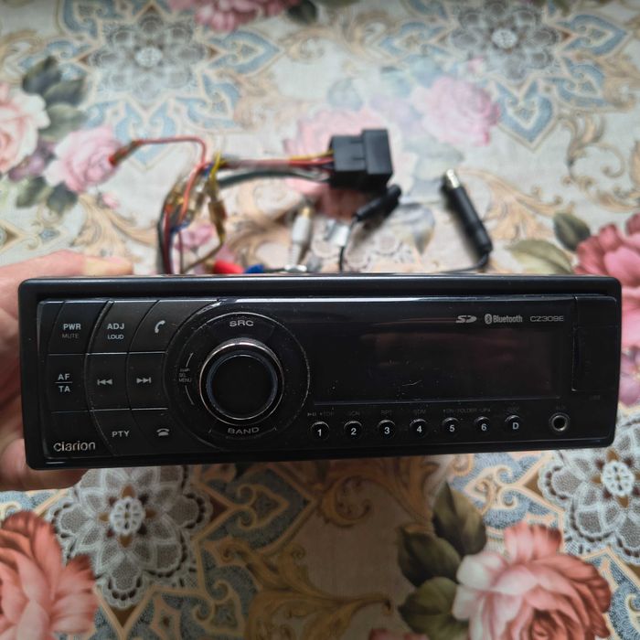 Radio samochodowe clarion cz309e