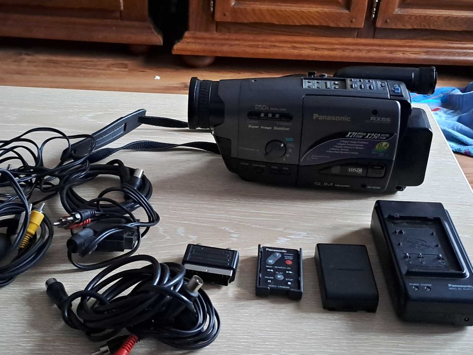 Kamera PANASONIC RX66 na kasety.