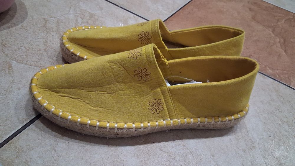 Nowe espadryle musztardowe
