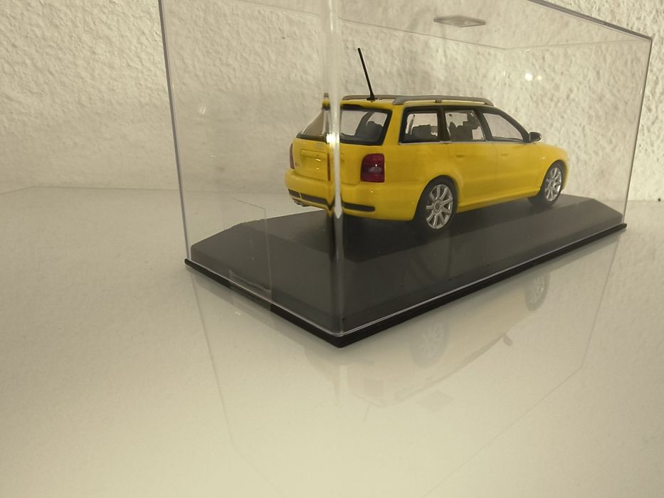 Minichamps 1:43 Audi rs4