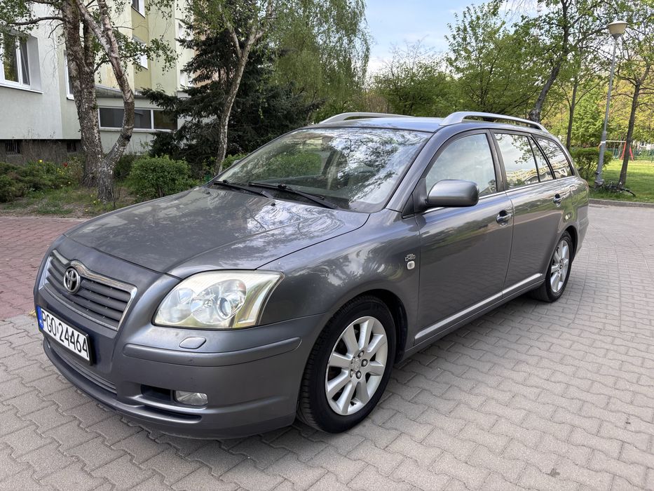 Toyota Avensis D4d 2.0 d 100km 2005r  Hak- Klima- Skory- Xenon