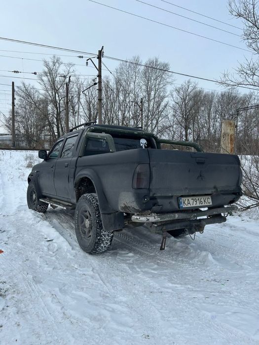 Мітсубісі L200 пікап; 2,5л дизель; 2002 року; повний привід.