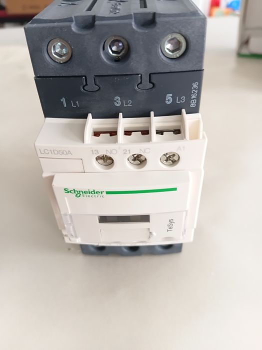 Contator Schneider  Electric Tesys Deca  LC1D50AP7