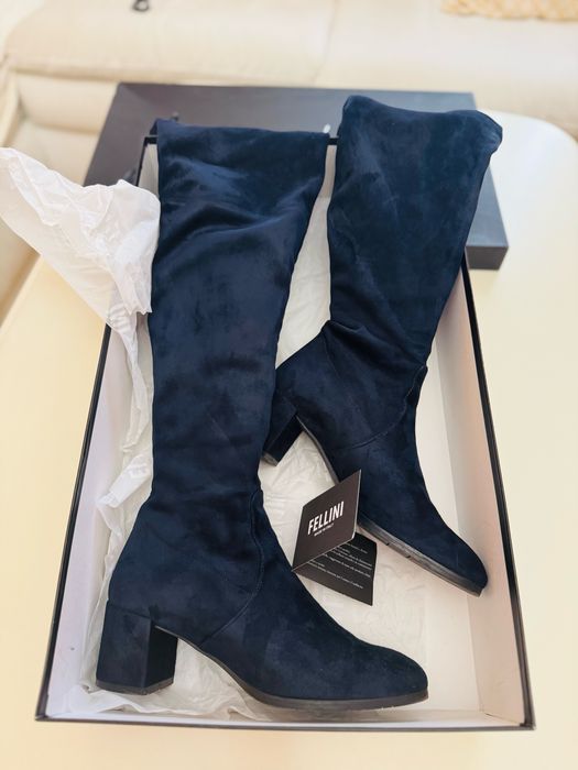 Продам синие  сапоги FELLINI Италия 38 состояние новых