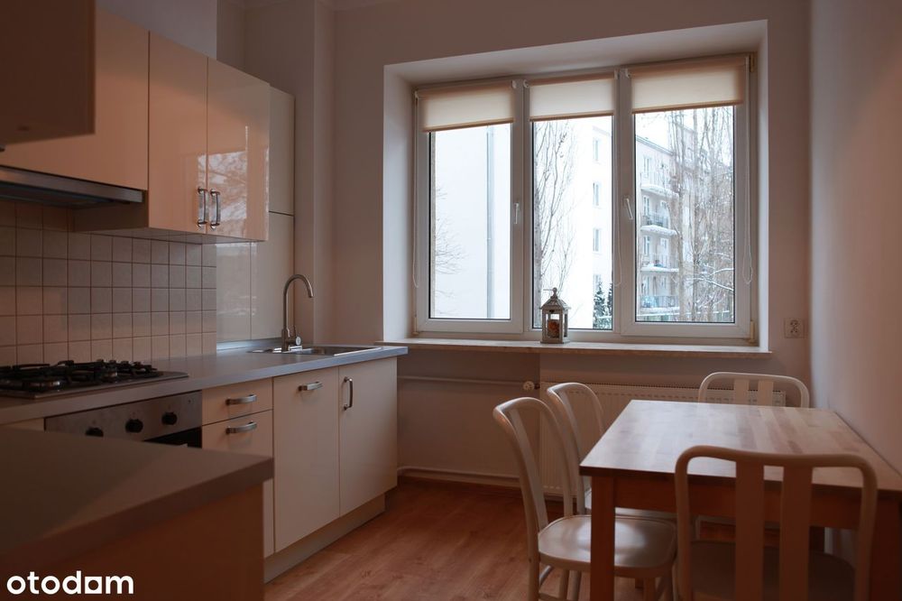Kawalerka na Ochocie blisko Centrum z widną kuchnią i balkonem