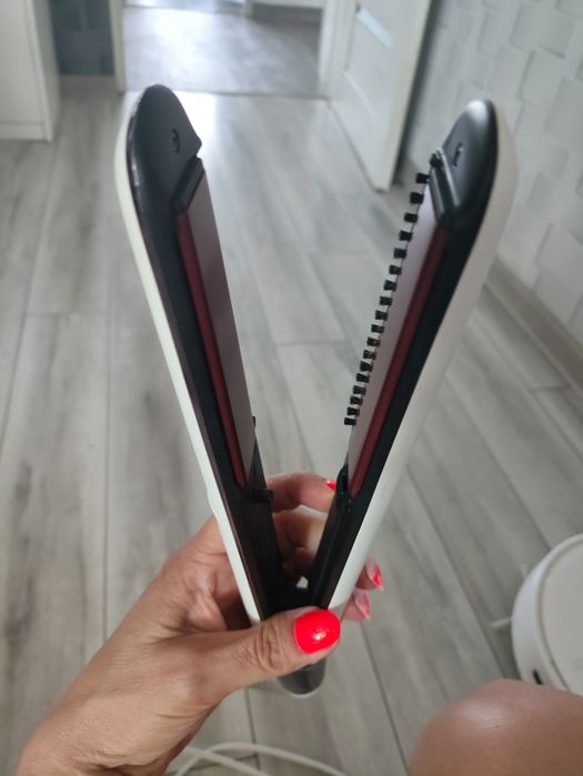 Prostownica Rowenta SF4655 ceramiczna joni