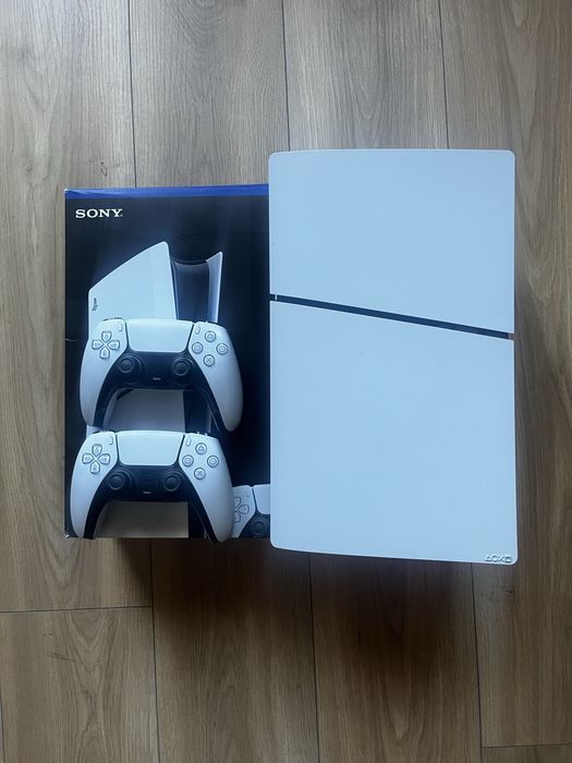 Playstation 5 slim + 2 pady