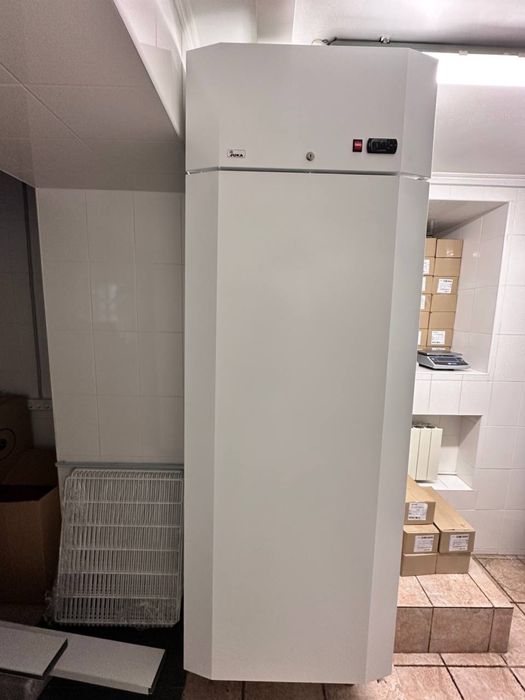 Холодильный  шкаф  JUKA VD70M