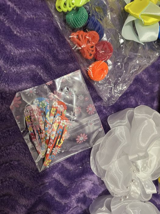 Заколки, резинки, банти для дівчинки