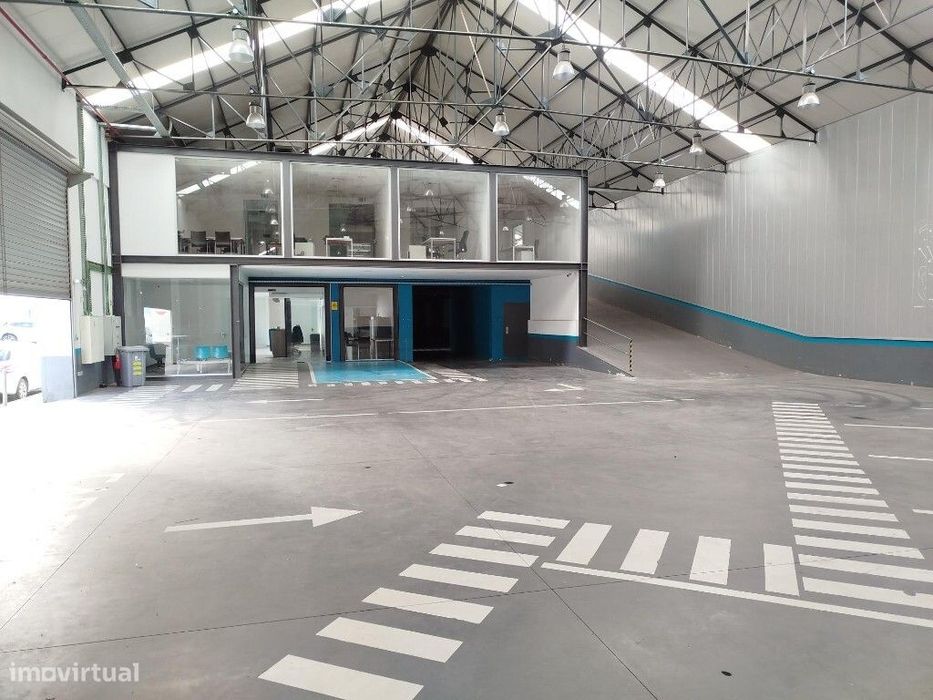 Armazém para arrendar no Prior Velho - Lisboa