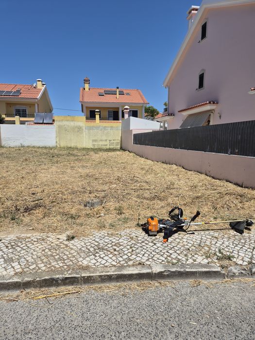 Limpeza de terrenos/ Jardinagem pequenas obras ORÇAMENTO GRÁTIS