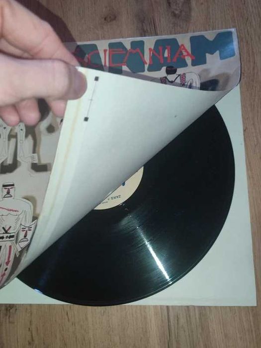 Winyl Manaam Się Ściemnia