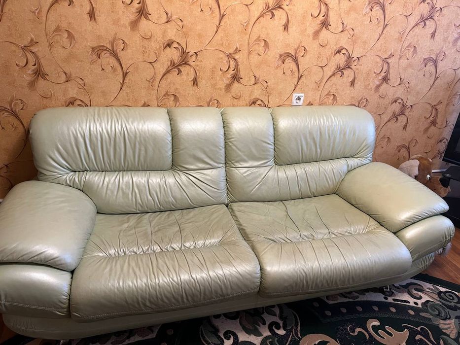 Справжні шкіряні меблі
