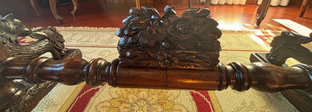 Mesa de centro com tampo mármore
