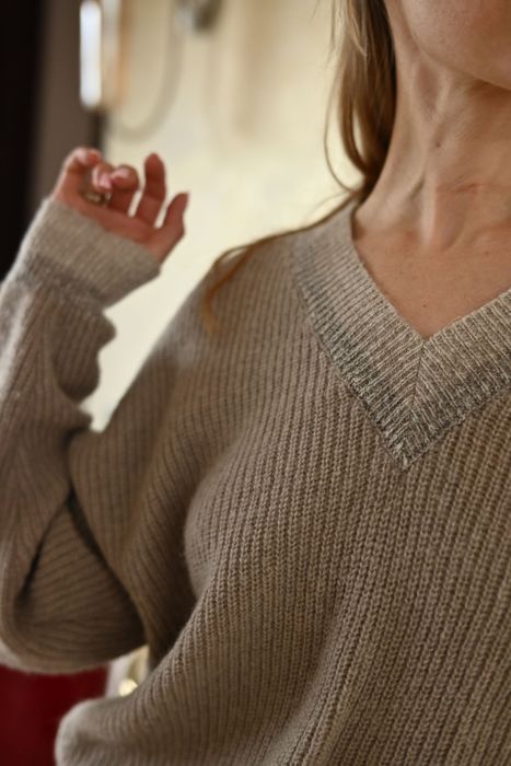 Светр жіночий бежевий Peserico майже новий р.46 (М)