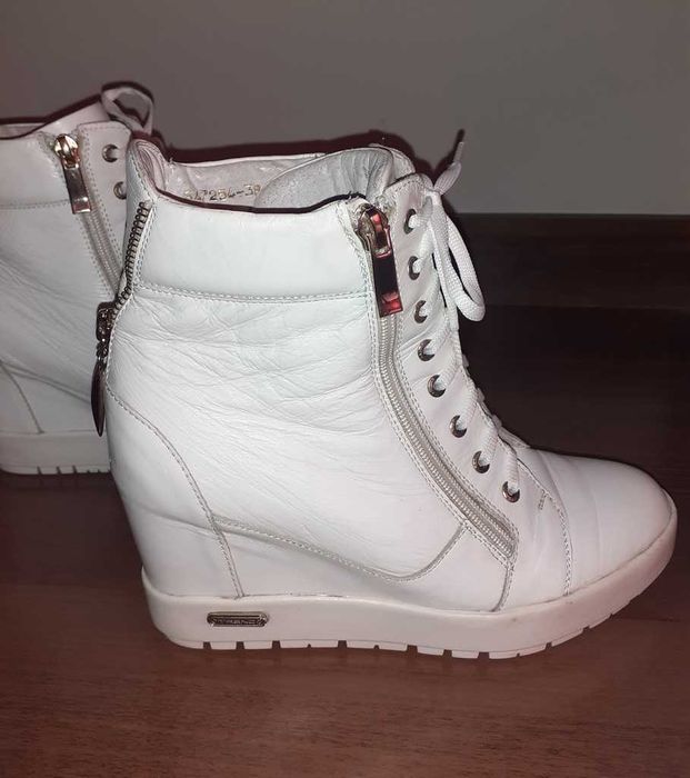 Демисезон. Холодный демисезон - Зима. Фирменная обувь. Размер 38, 38,5