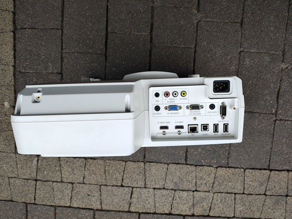 Projektor NEC UM351W