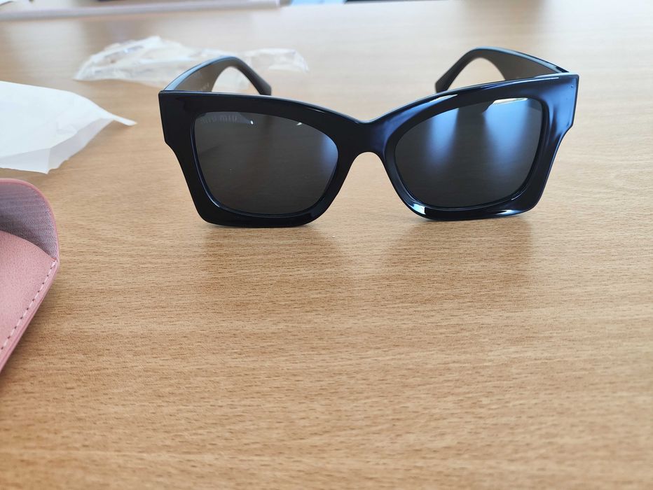 Oculos de Sol MIU MIU