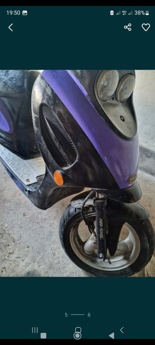 Moto scooter roxa