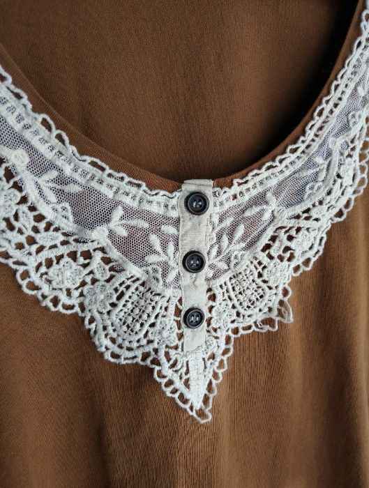 Camisola top castanho com bordado