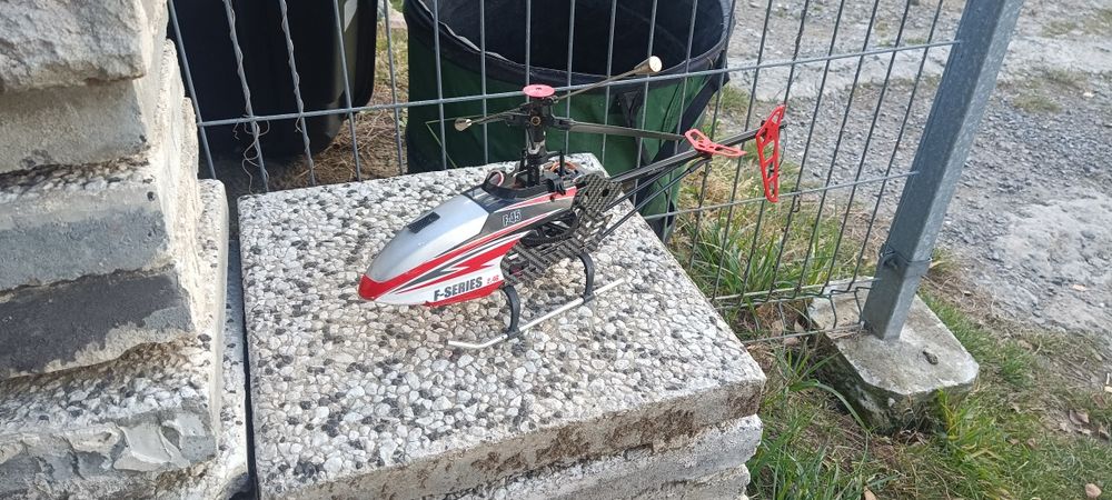 Helikopter RC uszkodzony na części