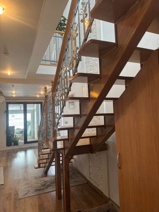 Schody Dębowe na metalowej konstrukcji